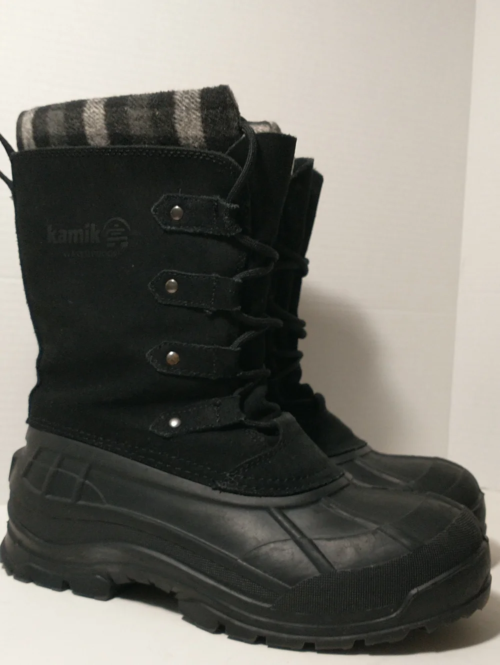 LIKE NEW Kamik Women's Calgary Snow Boot, Size 9, Black And White Buffalo Check